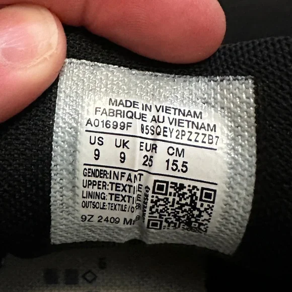 Converse Toddler Size 9 Low-Top Chucks - Picture 5 of 5